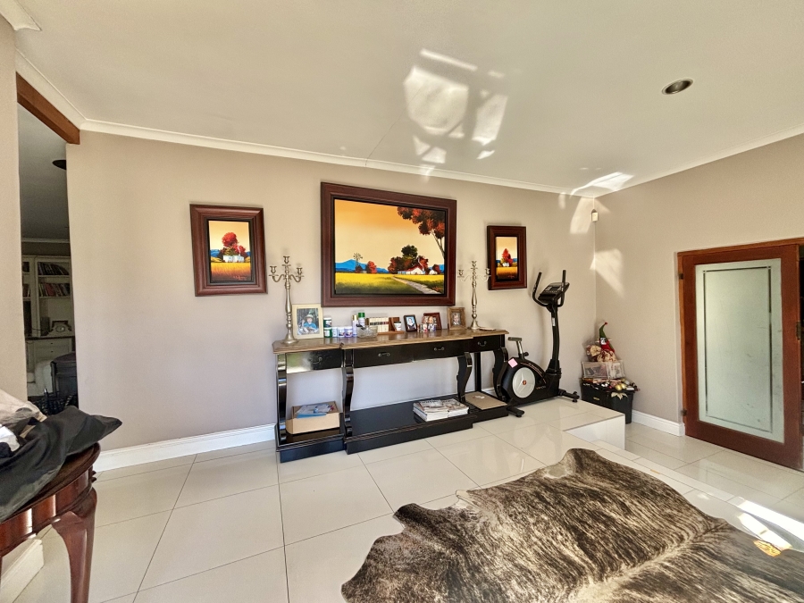 5 Bedroom Property for Sale in Vierlanden Western Cape